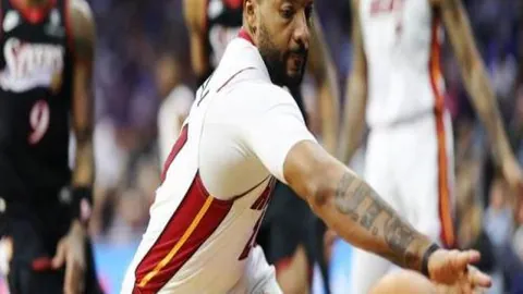 [亚冠]奥斯卡点球逆转战局，结束2025赛季征程